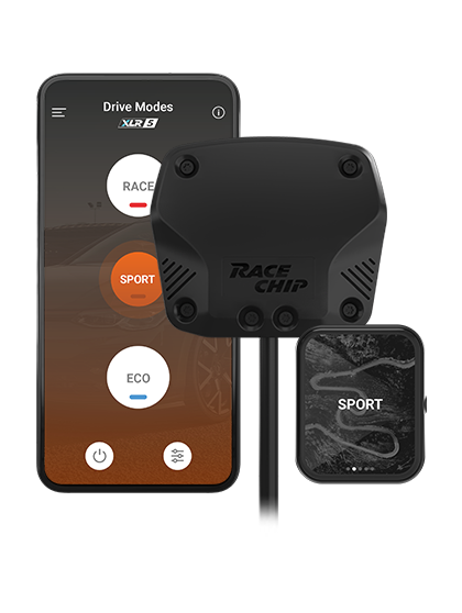 RaceChip XLR 5 control unit with smartphone and control unit. The app shows the driving modes RACE, SPORT and ECO, SPORT is active. The control unit is grayed out.