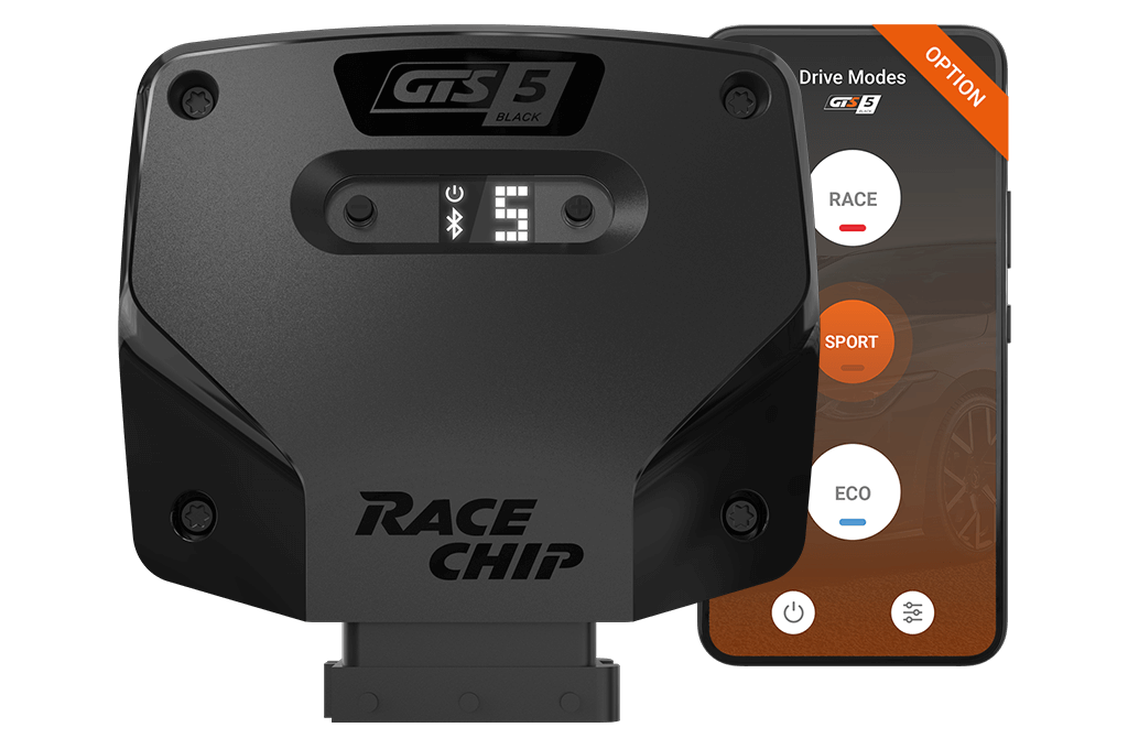 RaceChip GTS 5 Black control unit next to a smartphone with the optional app showing the driving modes RACE, SPORT and ECO.